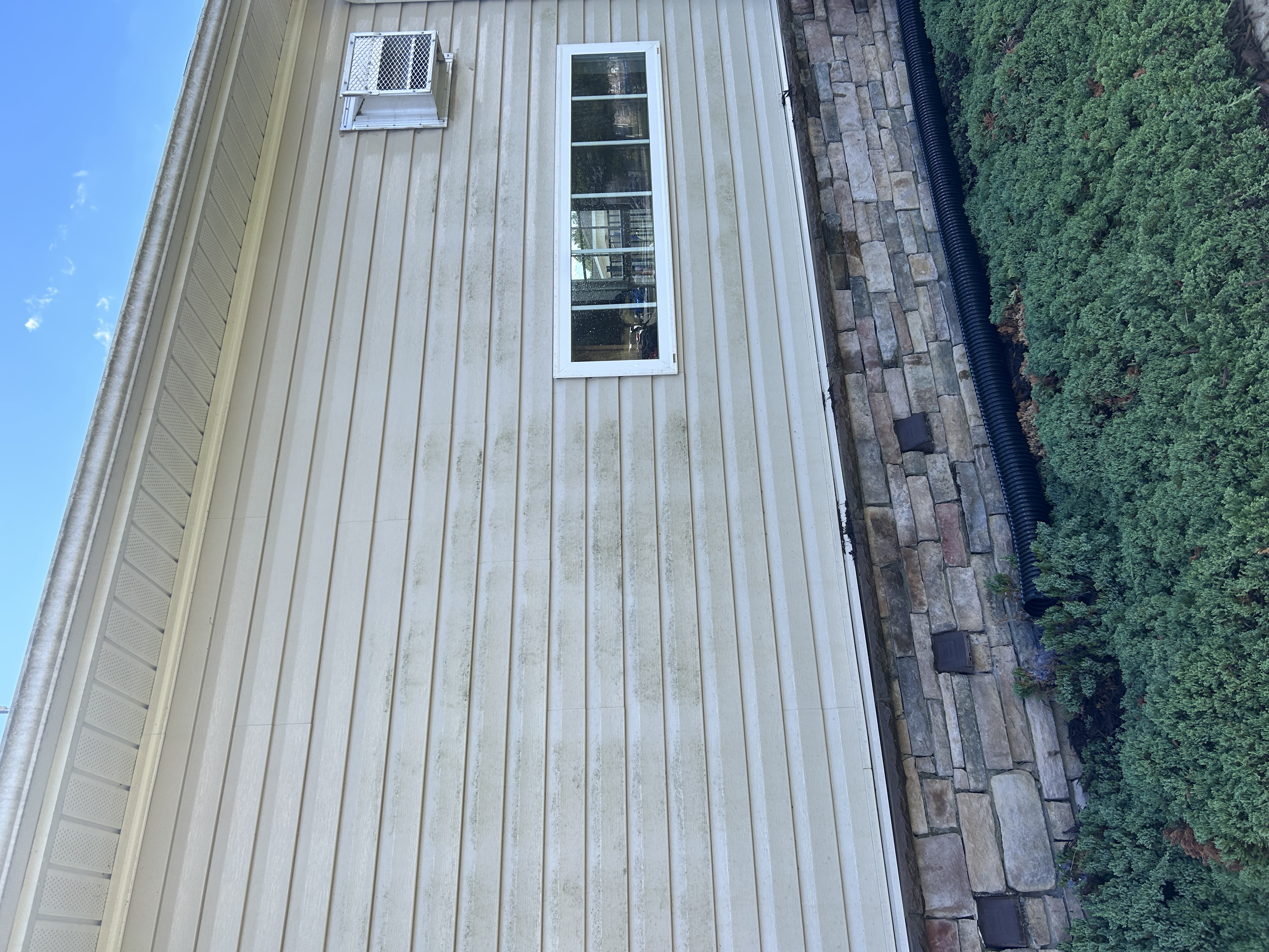 Pressure washing vinyl siding soft washing vinyl 