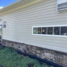 Pressure-washing-vinyl-siding-soft-washing-vinyl 1